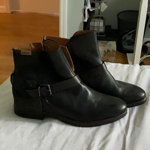 Pikolinos booties- like new!